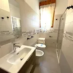Cozy Flat In A With Shared Pool بيبيوني