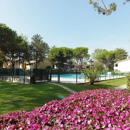 Cozy Flat In A With Shared Pool شقة *