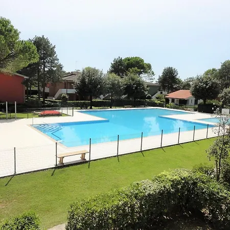 Cozy Flat In A With Shared Pool Apartamento Bibione