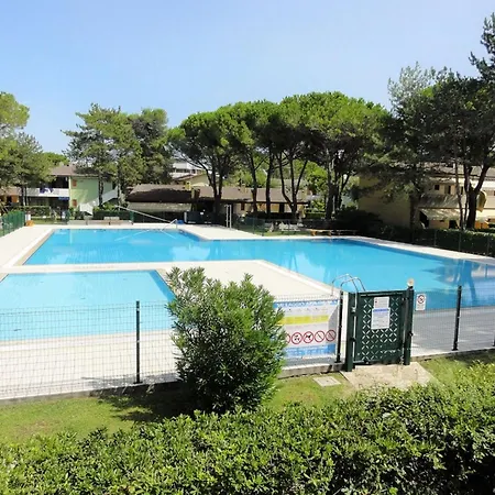 Cozy Flat In A With Shared Pool Apartamento Bibione